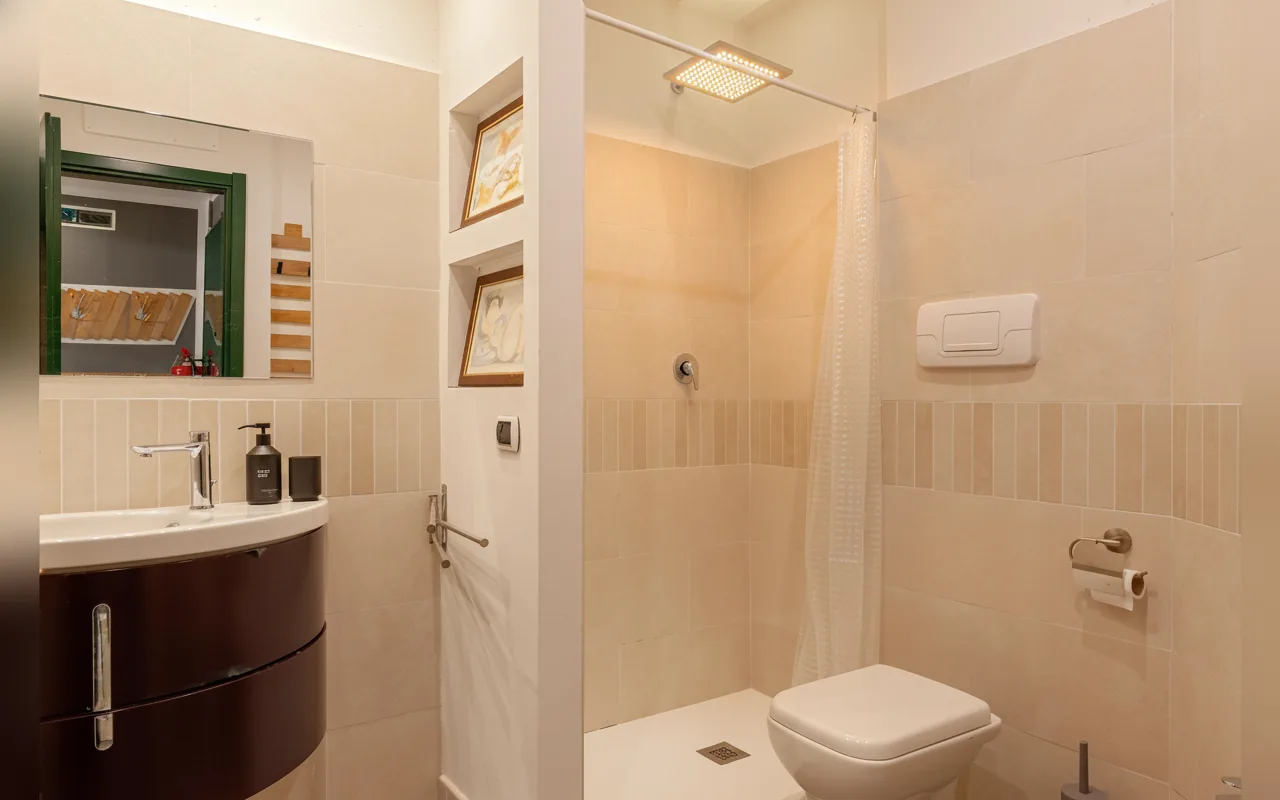 Camera con bagno privato — Valle Benedetta, Colle salvetti (Toscana) (foto 17)