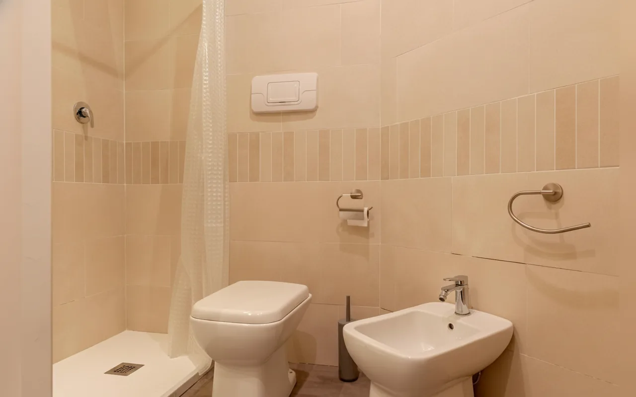 Camera con bagno privato — Valle Benedetta, Colle salvetti (Toscana) (foto 18)