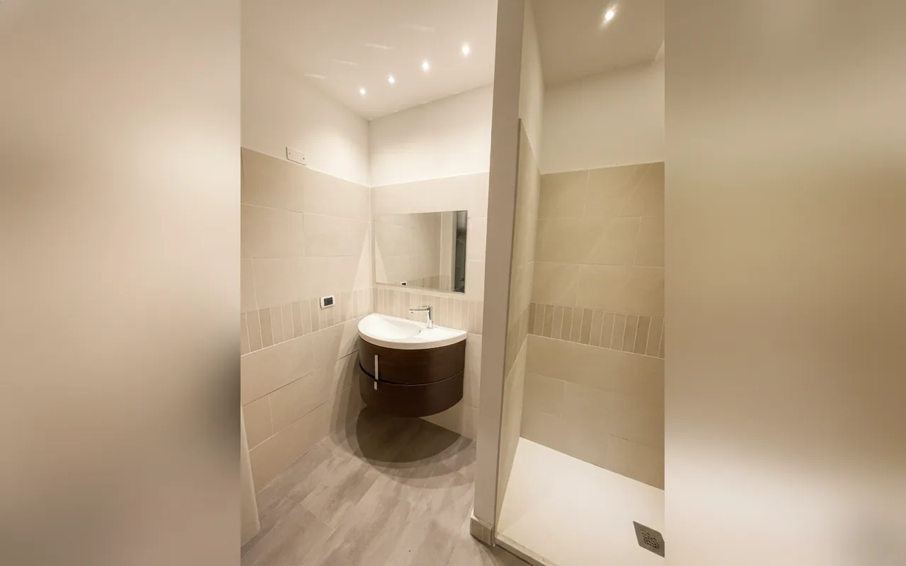 Camera con bagno privato — Valle Benedetta, Colle salvetti (Toscana) (foto 19)